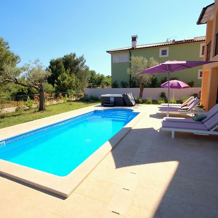Lovely Villa With Pool, Wellness And Fenced Garden Rakalj Экстерьер фото