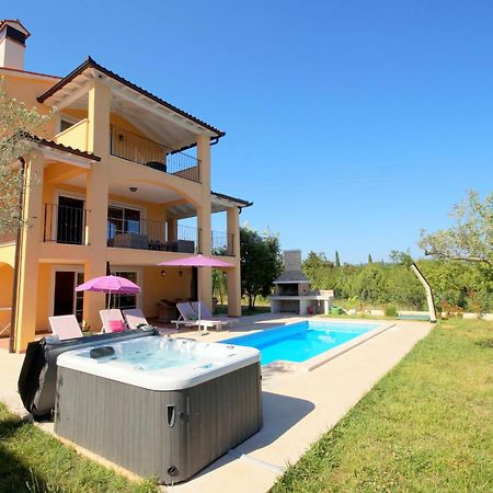 Lovely Villa With Pool, Wellness And Fenced Garden Rakalj Экстерьер фото